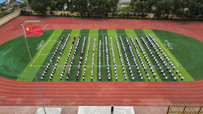 IM电竞 IM电竞APP 下载多地全力保障受汛情影响地区正常开学、安全开学丨你好新学期(图8)