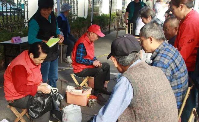 IM电竞免费体检、法律咨询……宝山这里开展暖心便民服务活动(图4)