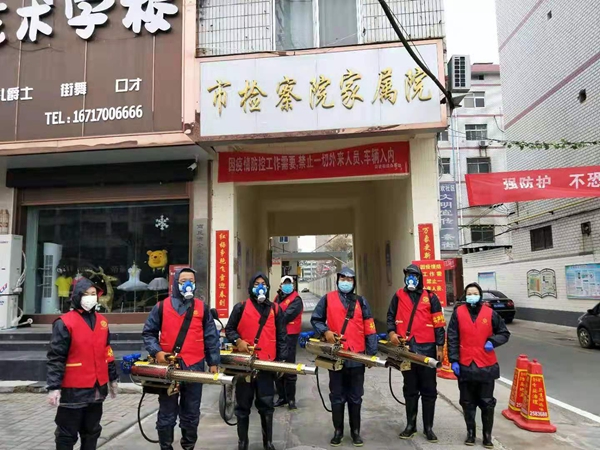 IM电竞商丘市义工联组成义务防疫消毒队 进入小区免费提供消杀服务(图1)