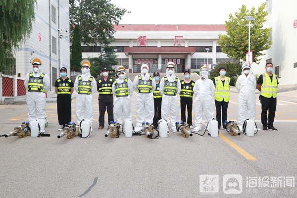 防疫进行时 公益暖人心 招远市义警协会志愿者进校园开展消毒服务(图1)